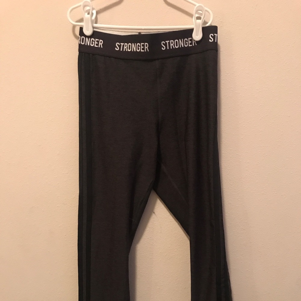 STRONGER LEGGINGS